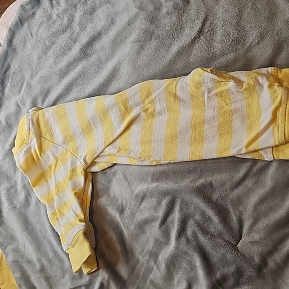 E One piece suit Onesy size 0-3 months of age available - Picture 5 of 8